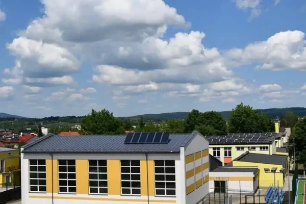 Jasło: Szkoła Podstawowa nr 4 z nowymi muralami na korytarzach