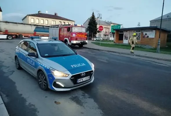 Wyciek substancji ropopochodnej z ciężarówki w Nowym Żmigrodzie — akcja strażaków