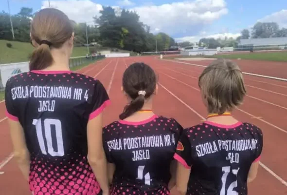 Uczennice SP4 Jasło w finale wojewódzkim lekkoatletyki w Stalowej Woli