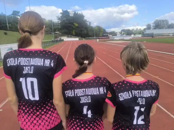 Uczennice SP4 Jasło w finale wojewódzkim lekkoatletyki w Stalowej Woli