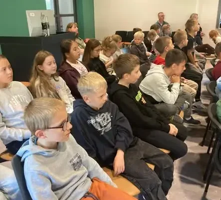 Dzień Głośnego Czytania w Nowym Żmigrodzie – uczniowie słuchali o przyjaźni i przemocy