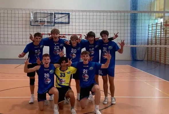 Juniorzy UKS Dębowiec wygrywają z Błękitnymi Ropczyce 3:0