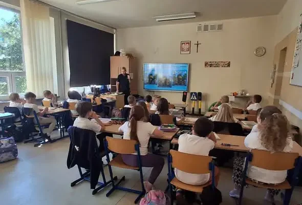 Pierwszoklasiści z Jasła uczyli się bezpieczeństwa na drodze z Autochodzikiem