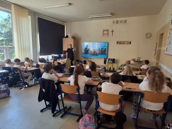 Pierwszoklasiści z Jasła uczyli się bezpieczeństwa na drodze z Autochodzikiem
