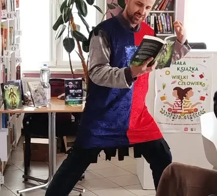 Gry wideo inspiracją dla literatury – spotkanie z Kamilem Sobikiem w bibliotece w Tarnowcu