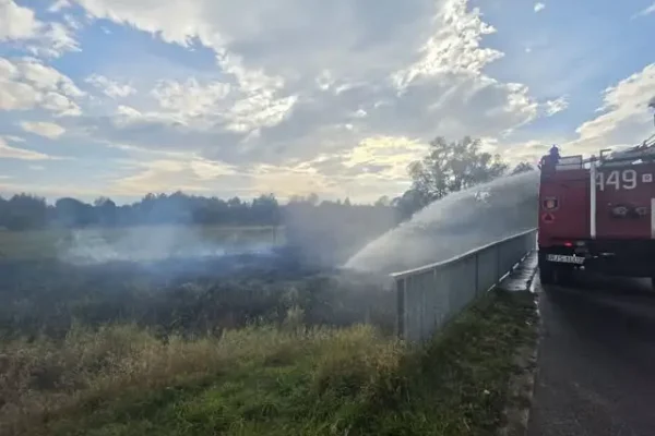 Pożar traw w Osieku Jasielskim — interwencja OSP KSRG