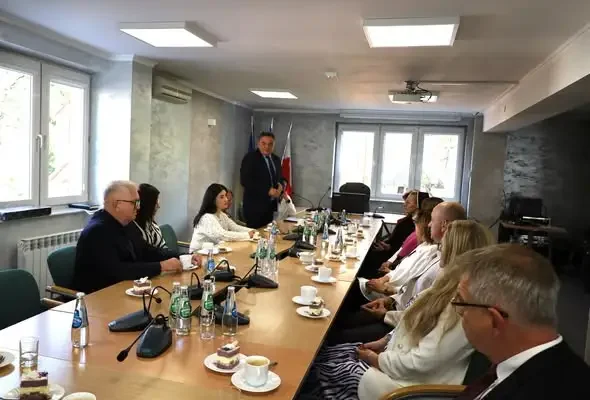 Dyrektorzy szkół z Gminy Jasło nagrodzeni za wkład w rozwój oświaty