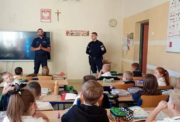 Pierwszaki z jasielskiej „jedynki” uczyły się bezpieczeństwa od policjantów
