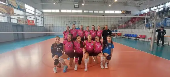 Siatkarski weekend pełen emocji – juniorki i młodziczki z UKS Dębowiec w akcji