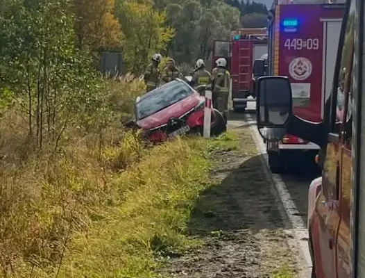 Samochód w rowie w Grabiu – interwencja strażaków z gminy Krempna