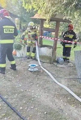 Wrocanka: dwa wyjazdy strażaków ochotników – zwierzę w studni i wypompowywanie wody