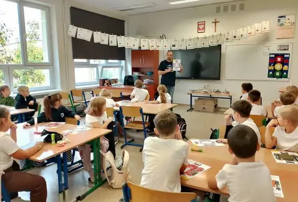 Modelarska pasja w klasie 2c – niezwykła lekcja w SP1 Jasło