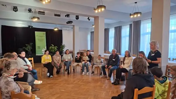 Międzypokoleniowa „Gimnastyka mózgu” w Łączce – seniorzy i młodzież razem