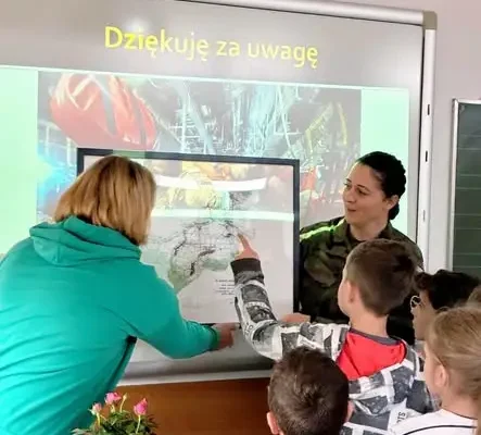 Major Małgorzata Jurusik spotkała się z dziećmi w Osieku Jasielskim