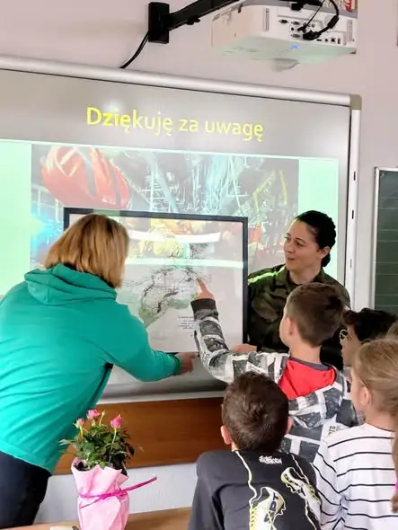 Major Małgorzata Jurusik spotkała się z dziećmi w Osieku Jasielskim
