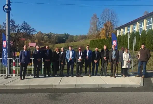 Nowe chodniki w Ujeździe i Lipnicy Dolnej oficjalnie otwarte