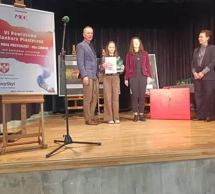 Amelia Gniady z klasy VI b nagrodzona w powiatowym konkursie plastycznym w Jaśle