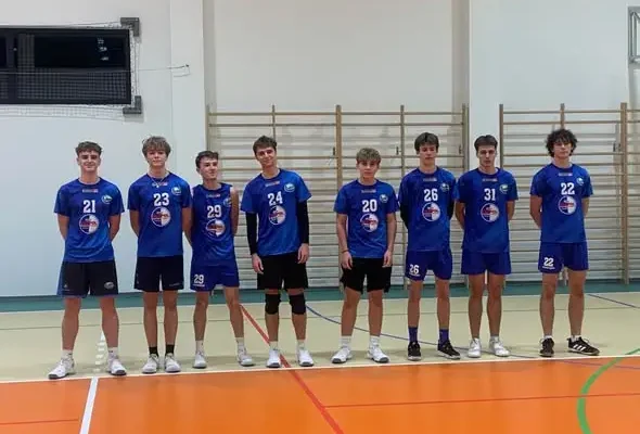 Juniorzy UKS Dębowiec z pierwszym zwycięstwem w amatorskiej lidze